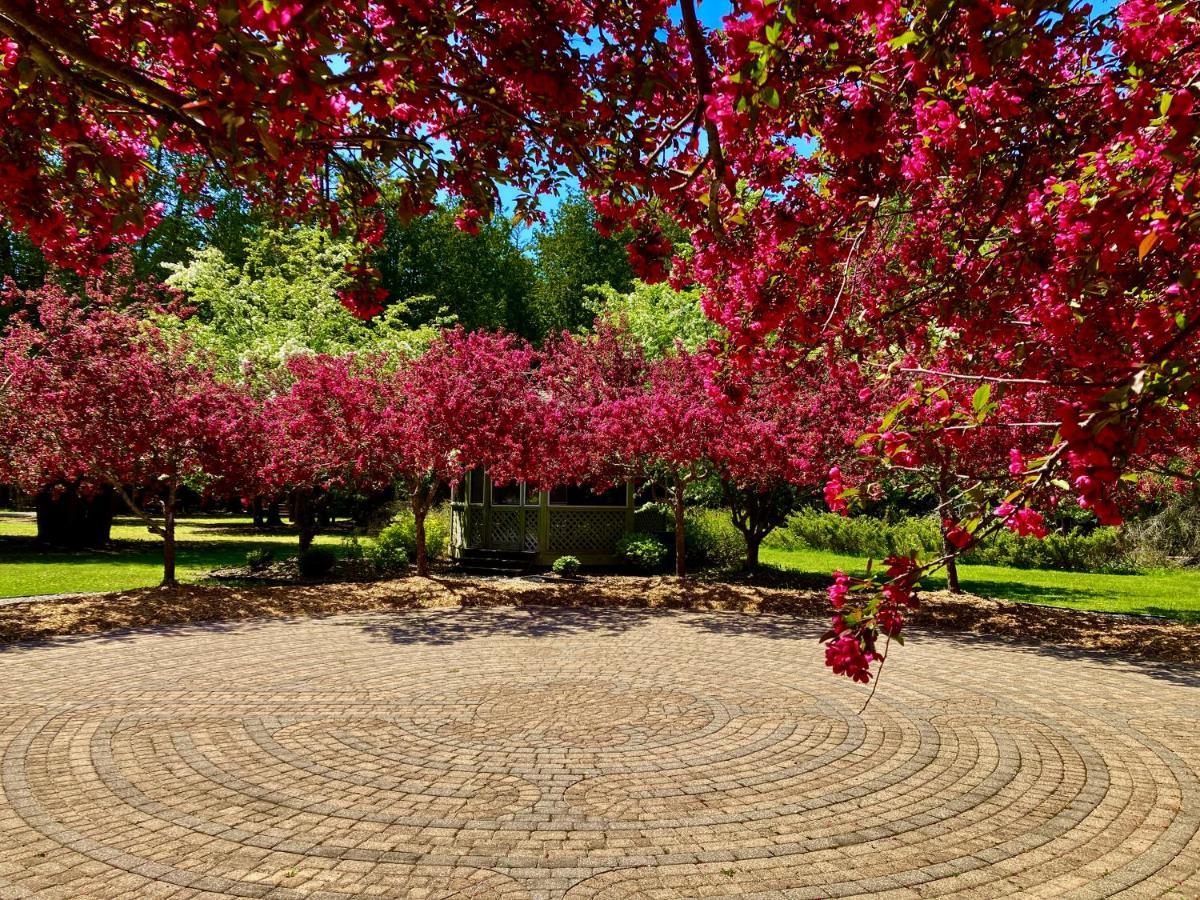 Garden Grove Retreat & Lodging Near Pictured Rocks, Fayette, Trails المظهر الخارجي الصورة
